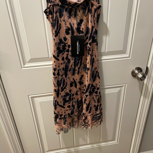 Pretty Little Thing Bodycon Dress - Picture 4 of 4